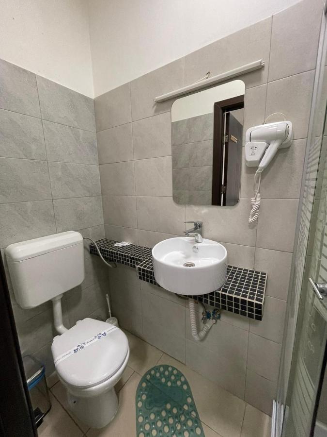 Hostel Tripoli Palace ブカレスト エクステリア 写真