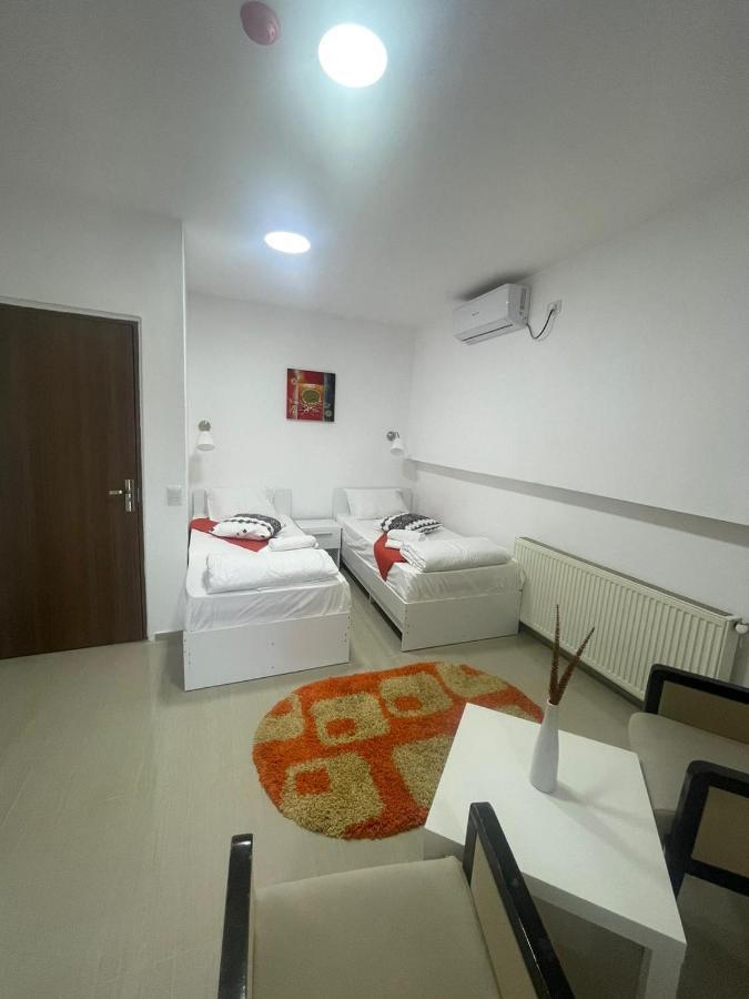 Hostel Tripoli Palace ブカレスト エクステリア 写真