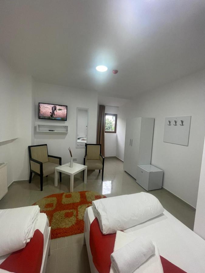 Hostel Tripoli Palace ブカレスト エクステリア 写真