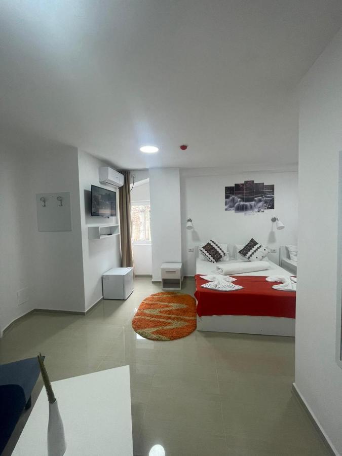 Hostel Tripoli Palace ブカレスト エクステリア 写真
