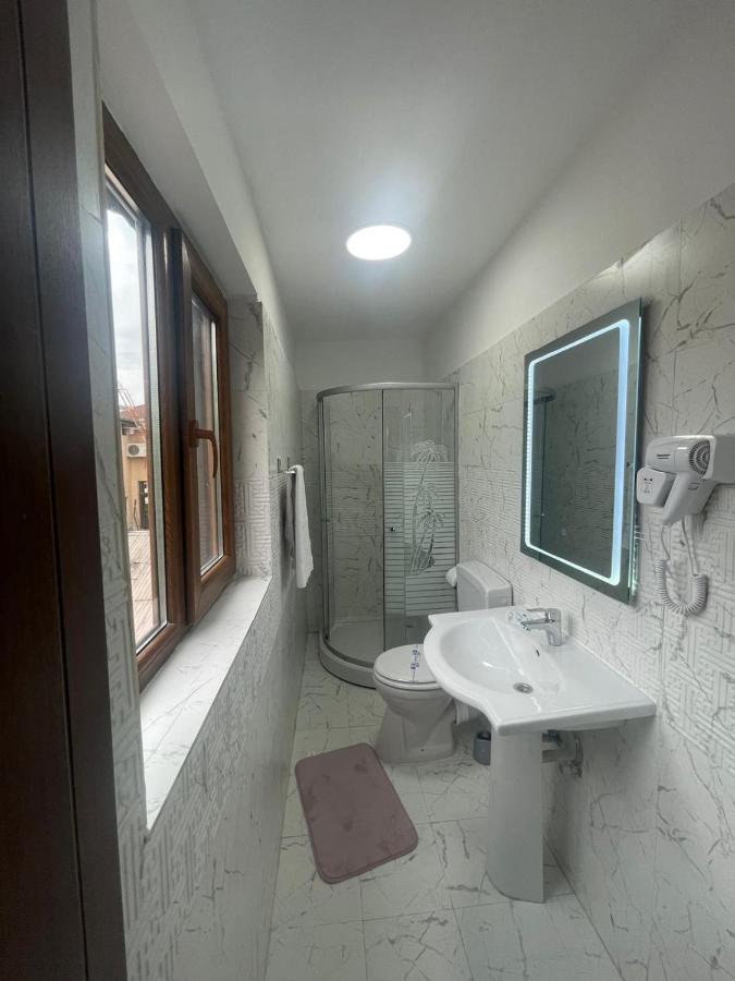 Hostel Tripoli Palace ブカレスト エクステリア 写真