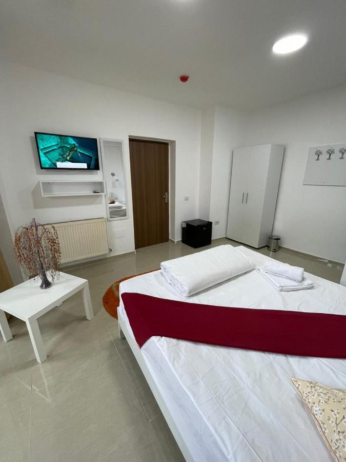 Hostel Tripoli Palace ブカレスト エクステリア 写真