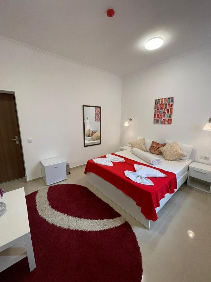 Hostel Tripoli Palace ブカレスト エクステリア 写真