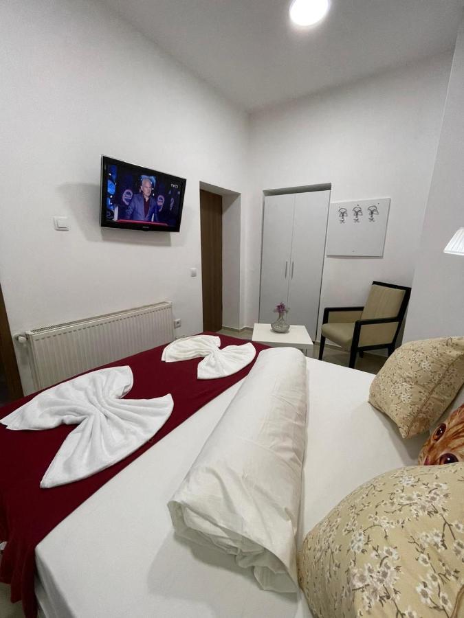 Hostel Tripoli Palace ブカレスト エクステリア 写真