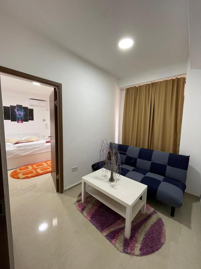 Hostel Tripoli Palace ブカレスト エクステリア 写真