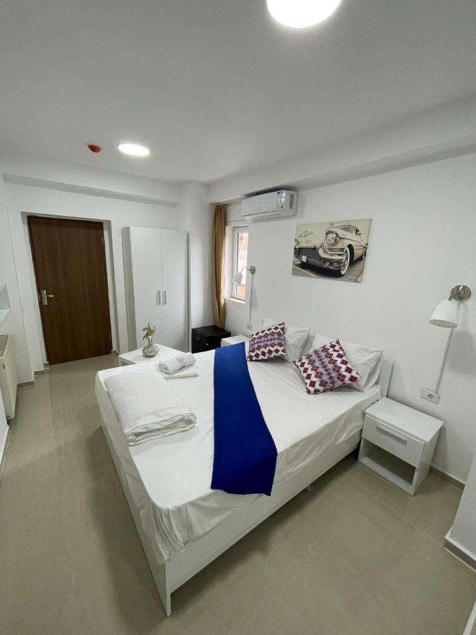 Hostel Tripoli Palace ブカレスト エクステリア 写真