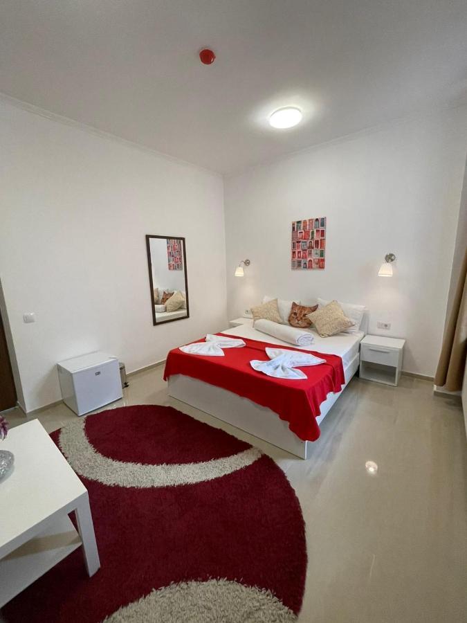 Hostel Tripoli Palace ブカレスト エクステリア 写真