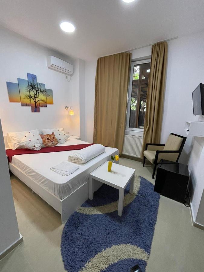 Hostel Tripoli Palace ブカレスト エクステリア 写真