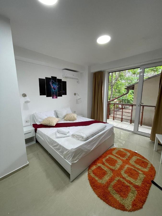 Hostel Tripoli Palace ブカレスト エクステリア 写真