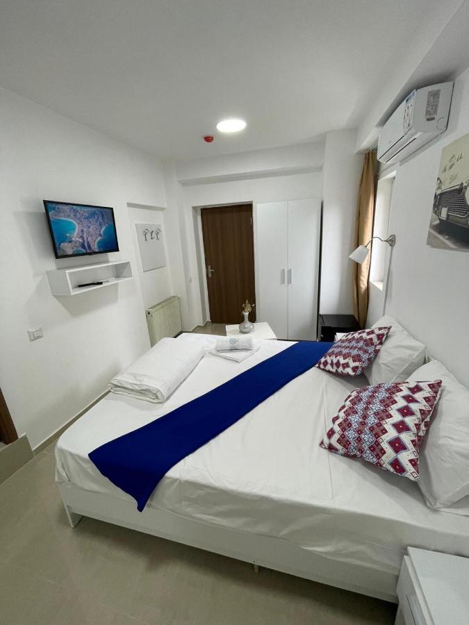 Hostel Tripoli Palace ブカレスト エクステリア 写真
