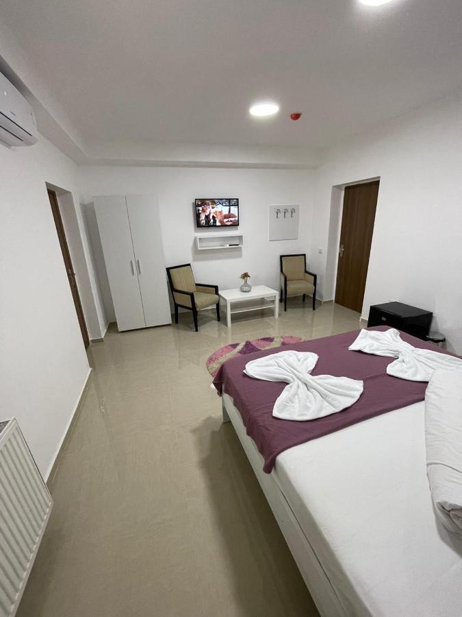 Hostel Tripoli Palace ブカレスト エクステリア 写真