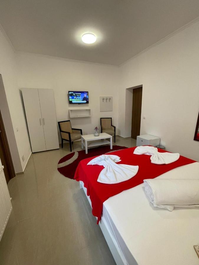 Hostel Tripoli Palace ブカレスト エクステリア 写真
