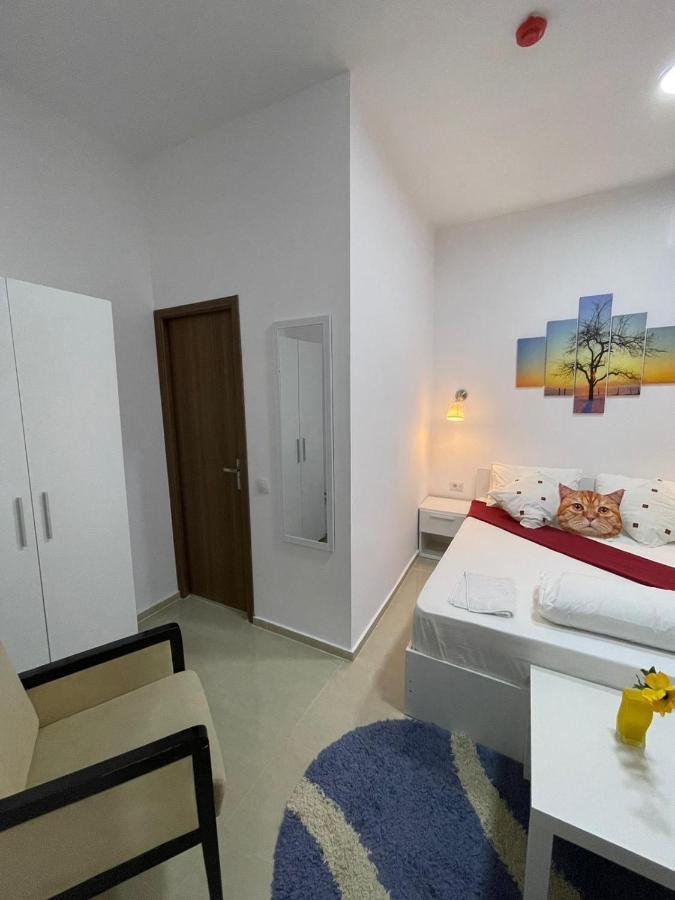 Hostel Tripoli Palace ブカレスト エクステリア 写真