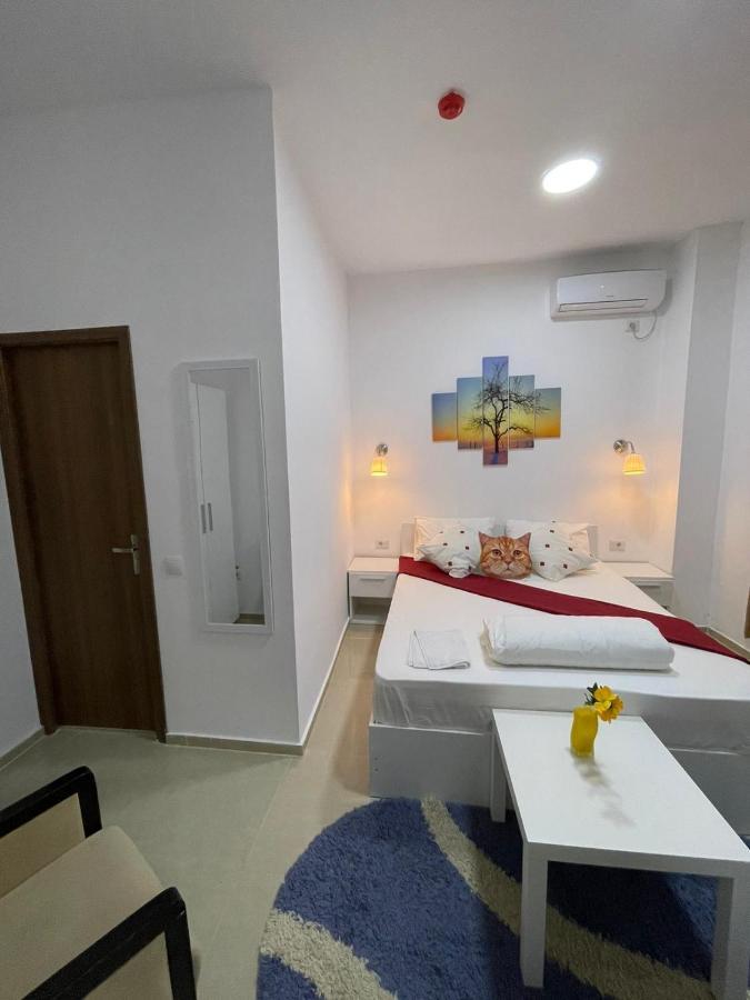 Hostel Tripoli Palace ブカレスト エクステリア 写真
