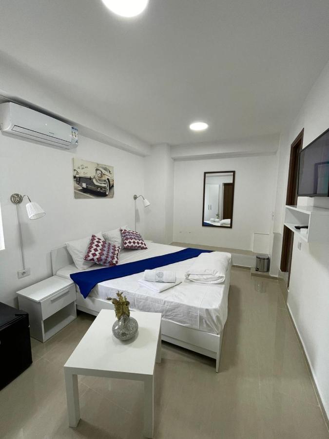 Hostel Tripoli Palace ブカレスト エクステリア 写真