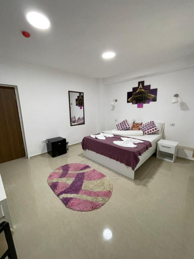 Hostel Tripoli Palace ブカレスト エクステリア 写真