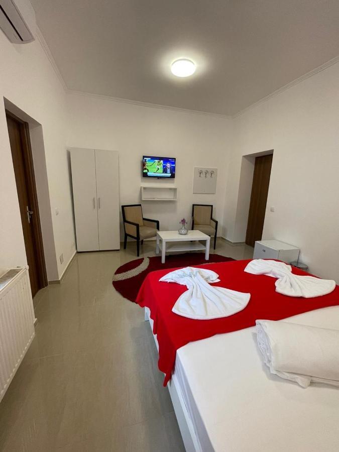 Hostel Tripoli Palace ブカレスト エクステリア 写真