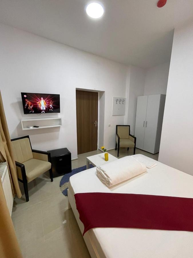 Hostel Tripoli Palace ブカレスト エクステリア 写真