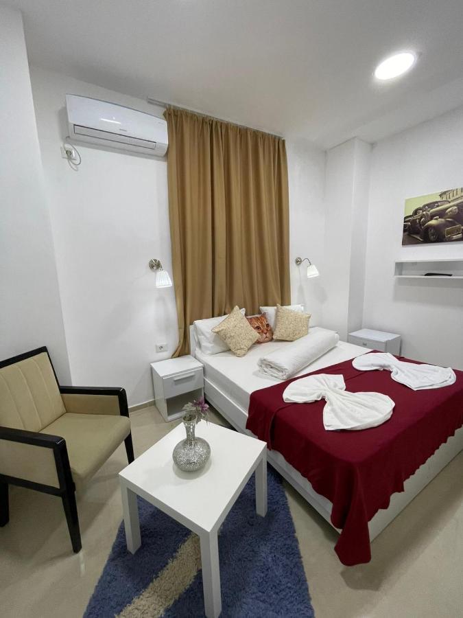 Hostel Tripoli Palace ブカレスト エクステリア 写真