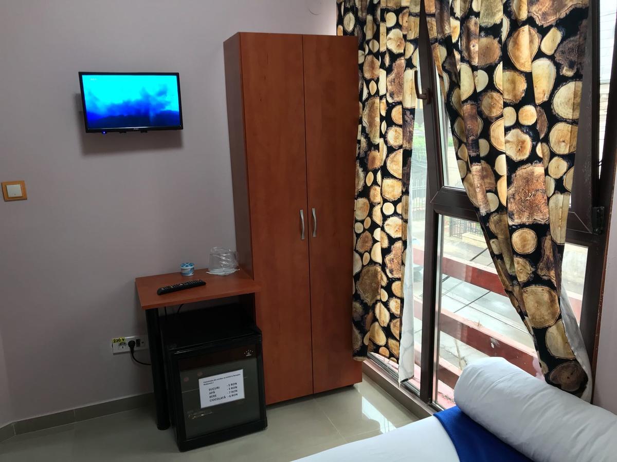 Hostel Tripoli Palace ブカレスト エクステリア 写真