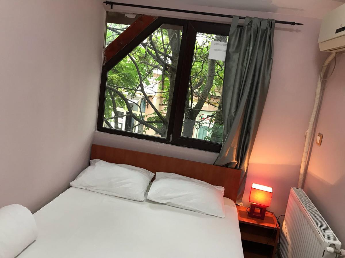 Hostel Tripoli Palace ブカレスト エクステリア 写真