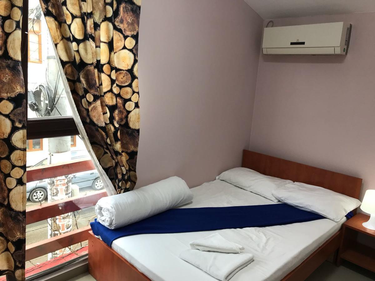 Hostel Tripoli Palace ブカレスト エクステリア 写真