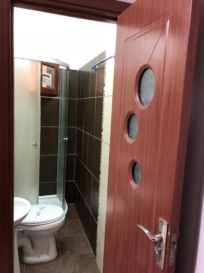Hostel Tripoli Palace ブカレスト エクステリア 写真