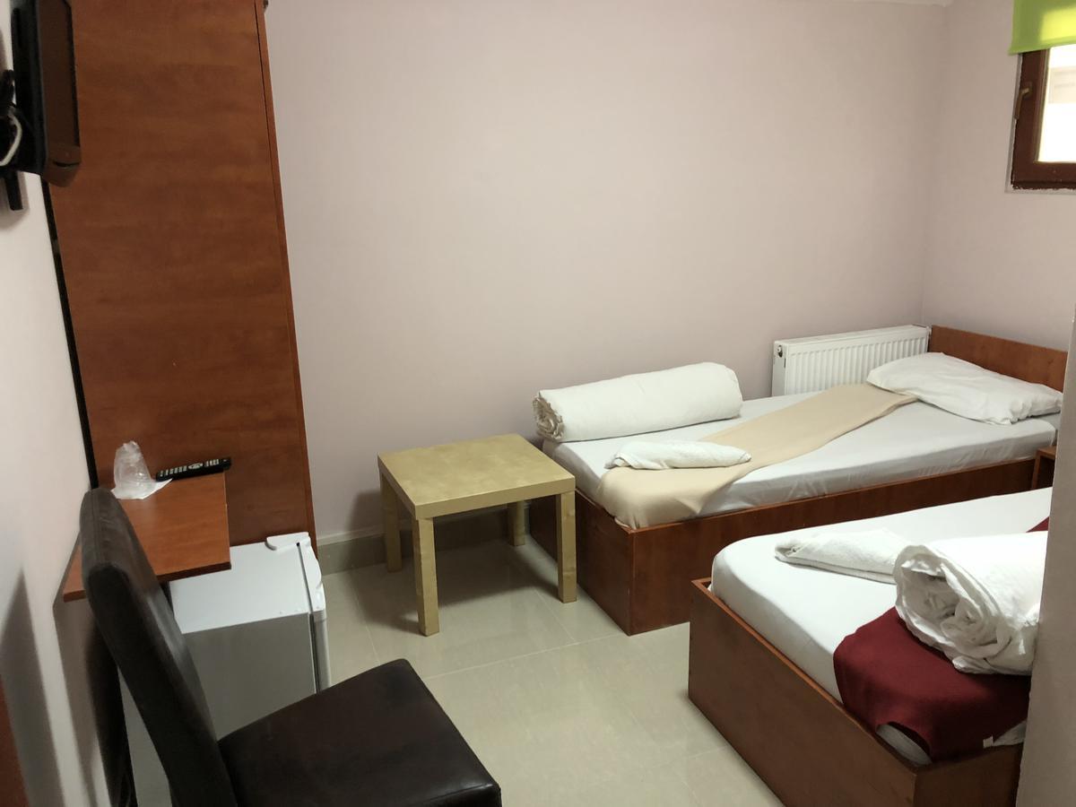 Hostel Tripoli Palace ブカレスト エクステリア 写真
