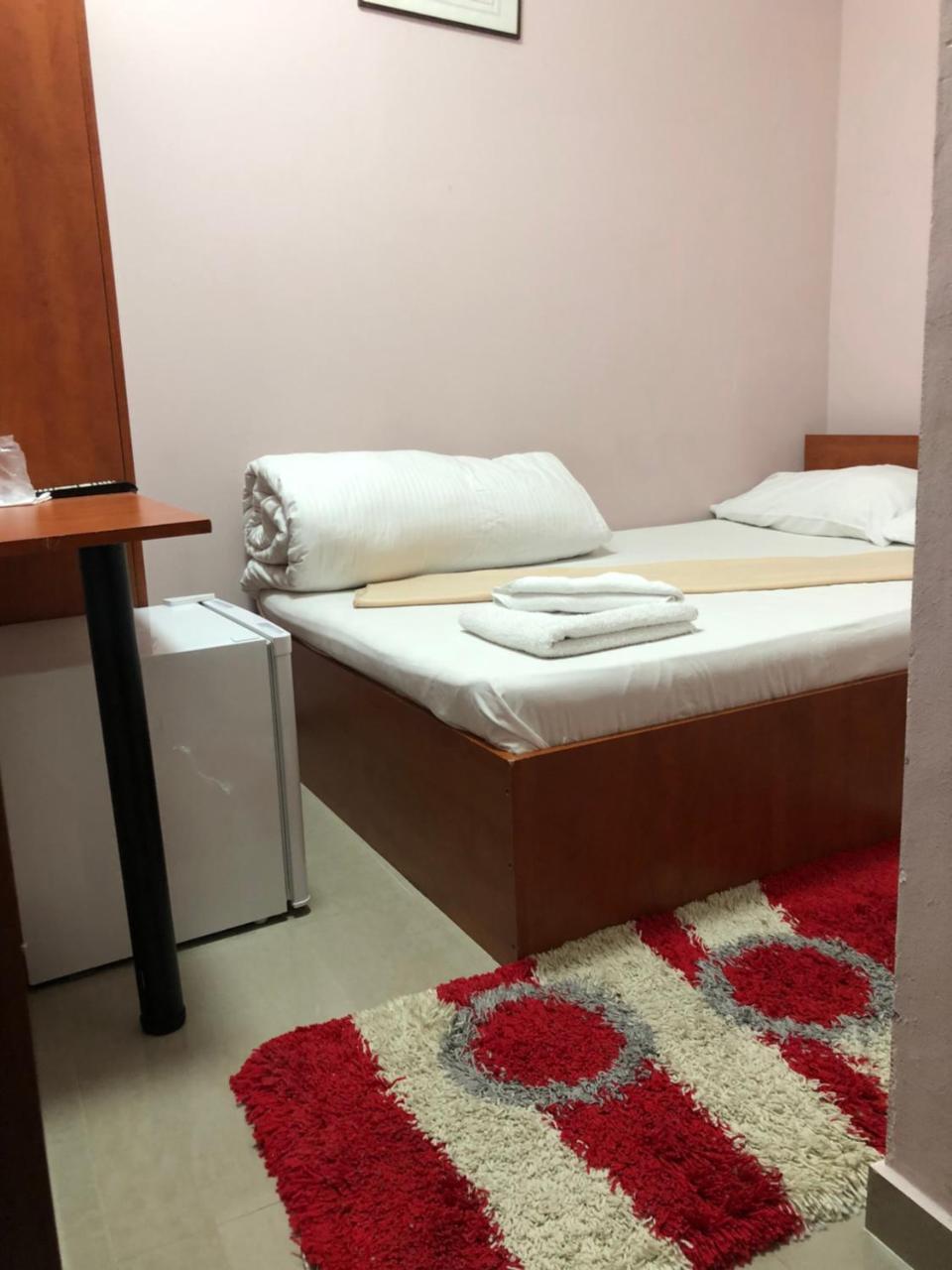 Hostel Tripoli Palace ブカレスト エクステリア 写真